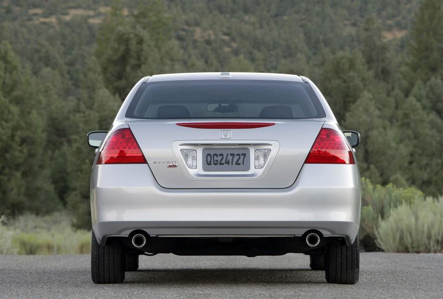  Honda Accord Sedan EX-L 2006 года  (фото 13 из 17)